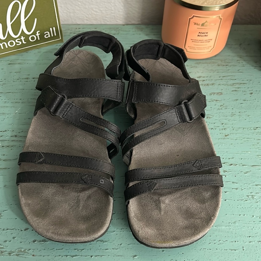 Merrell Women's Black and Gray Sandals